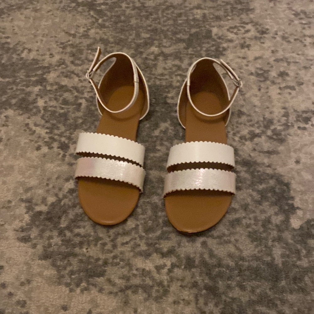 White Old Navy Size 4 Girls Sandals